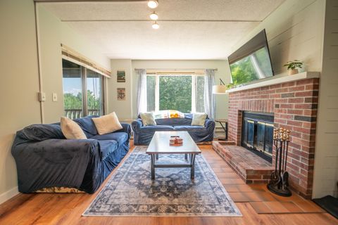 32B Snow Tree Lane Oaks B Dover VT 05356