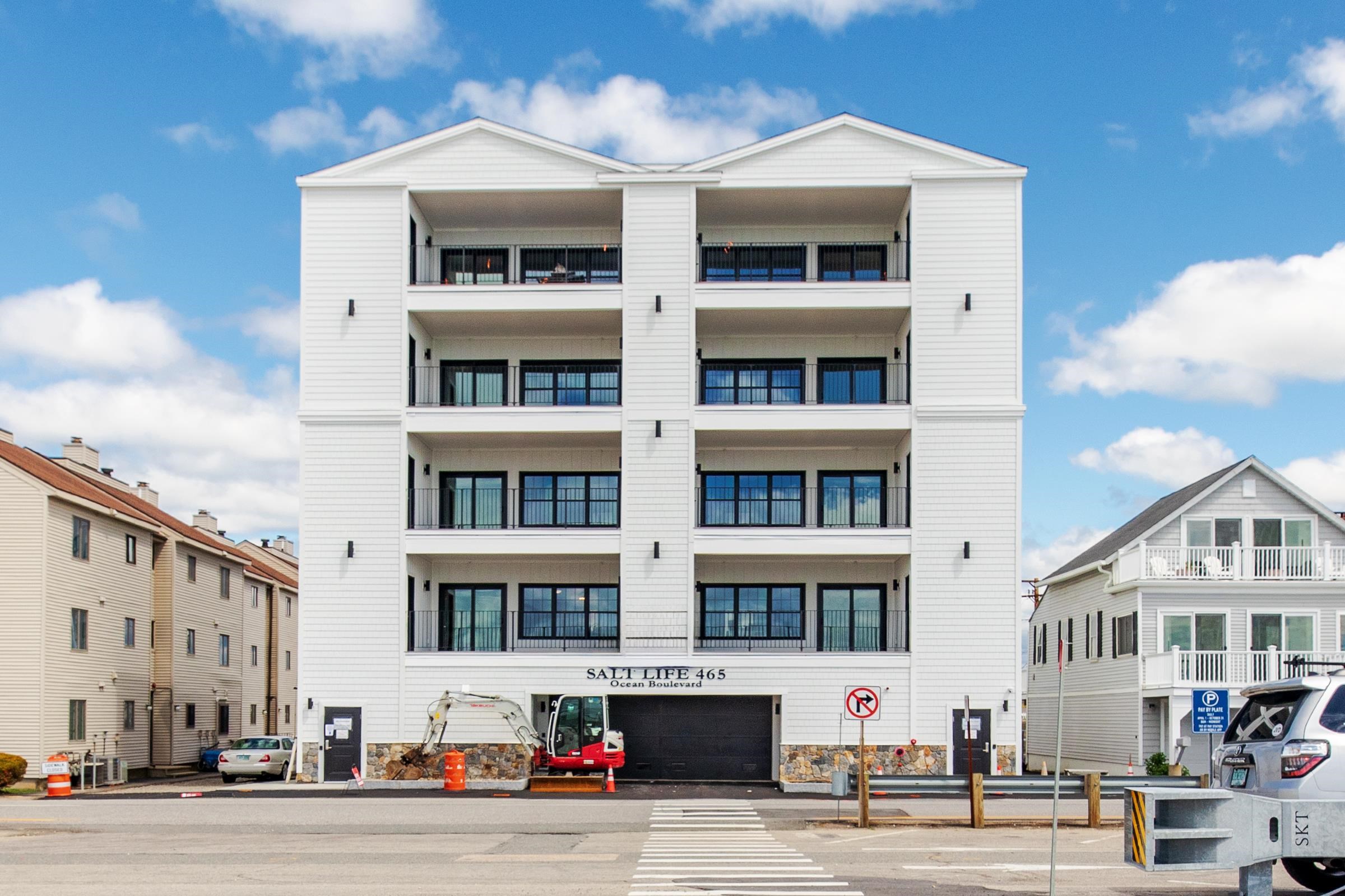 465 Ocean Boulevard 201