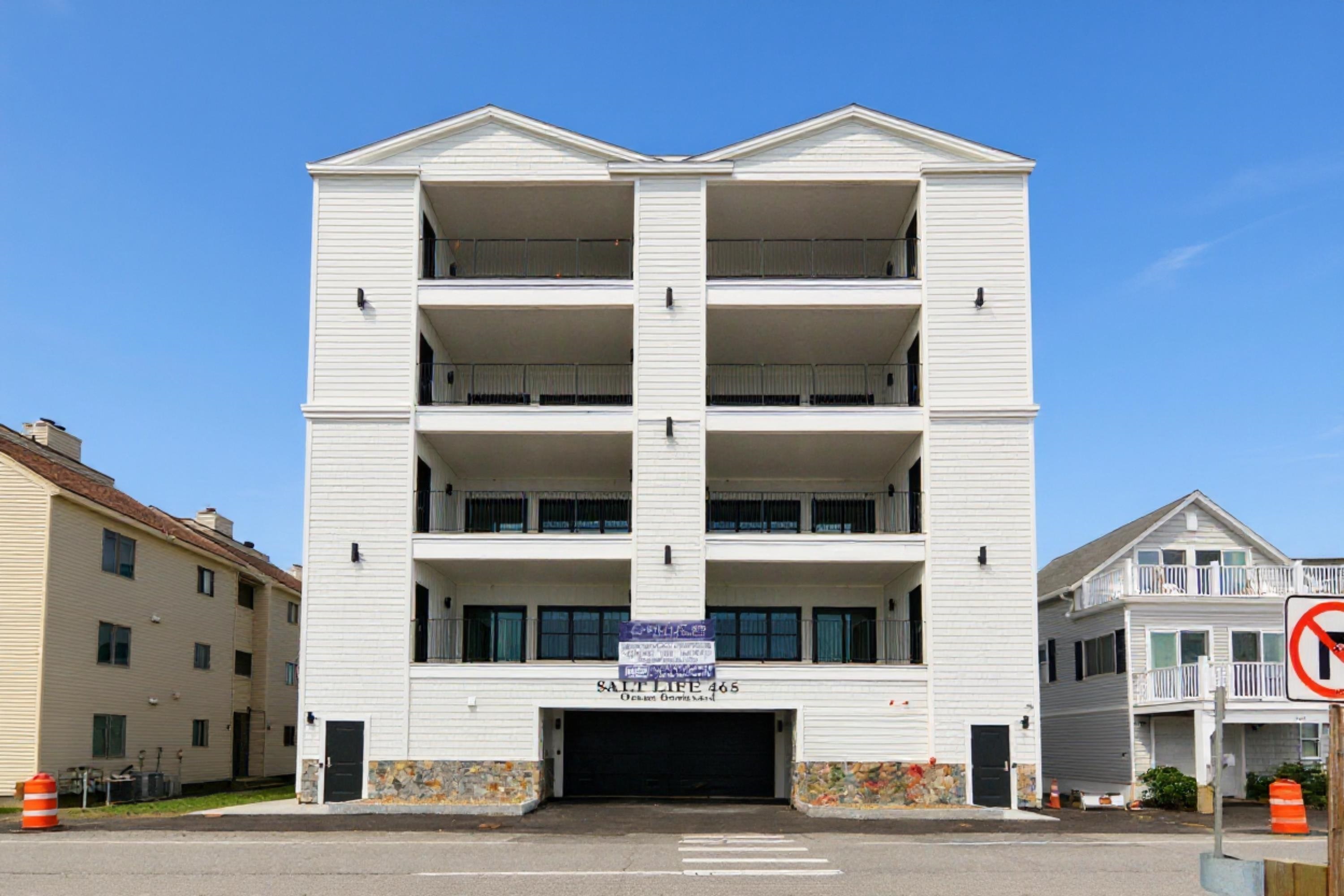 465 Ocean Boulevard 201