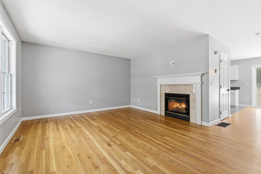 Photo of 6 Mulberry Lane, Amherst, NH 03031 (MLS # 5072086)