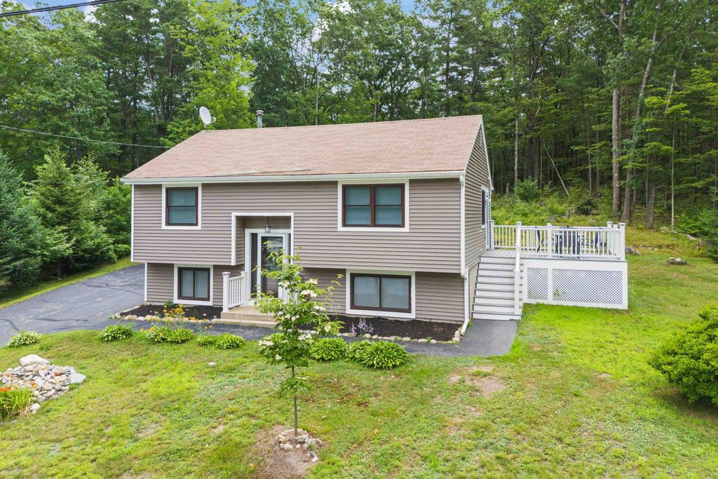 Photo of 10 Howe Street, Allenstown, NH 03275 (MLS # 5052083)
