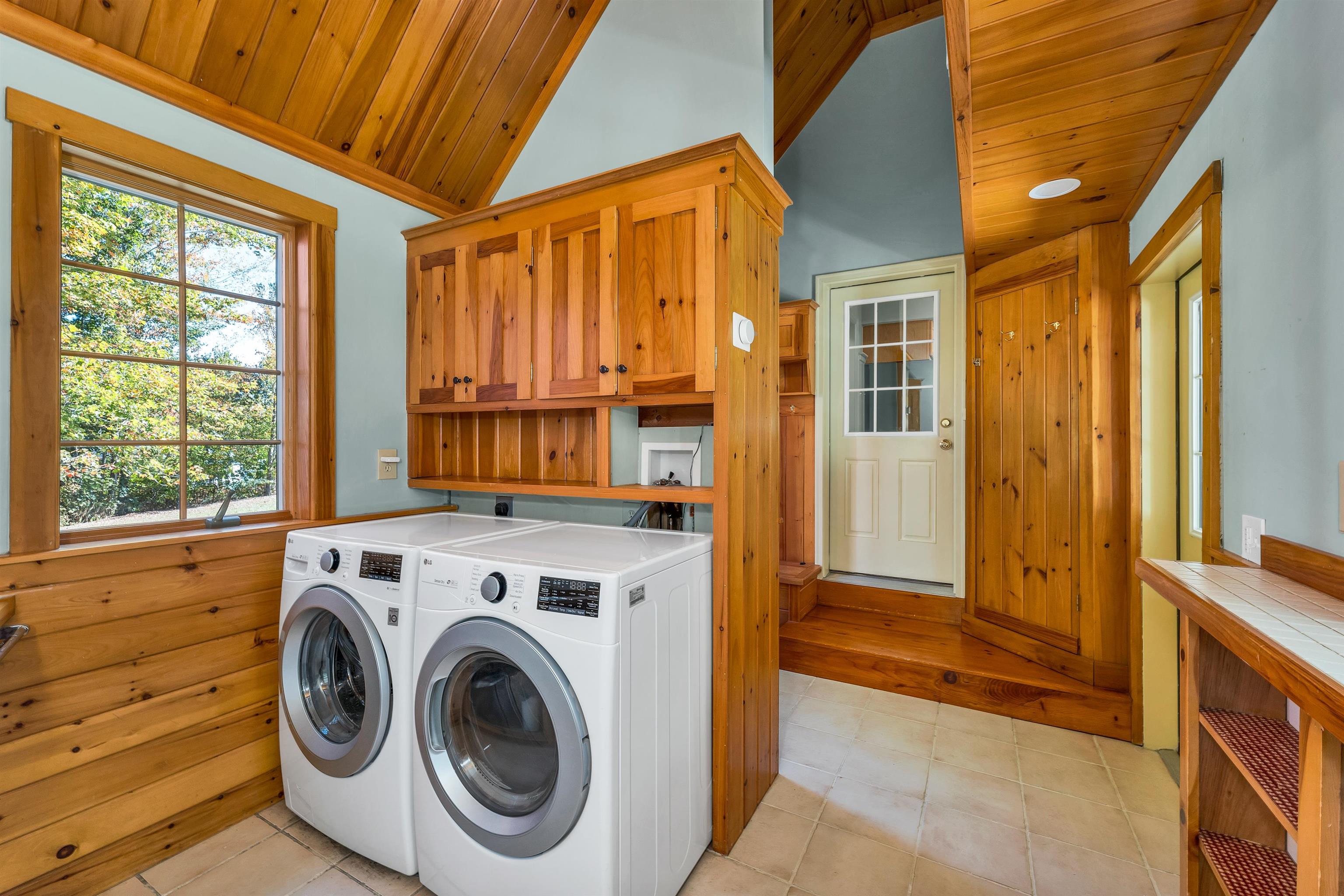 Gilford, New Hampshire 03249, United States, 3 Bedrooms Bedrooms, ,3 BathroomsBathrooms,Residential,Pending,207649