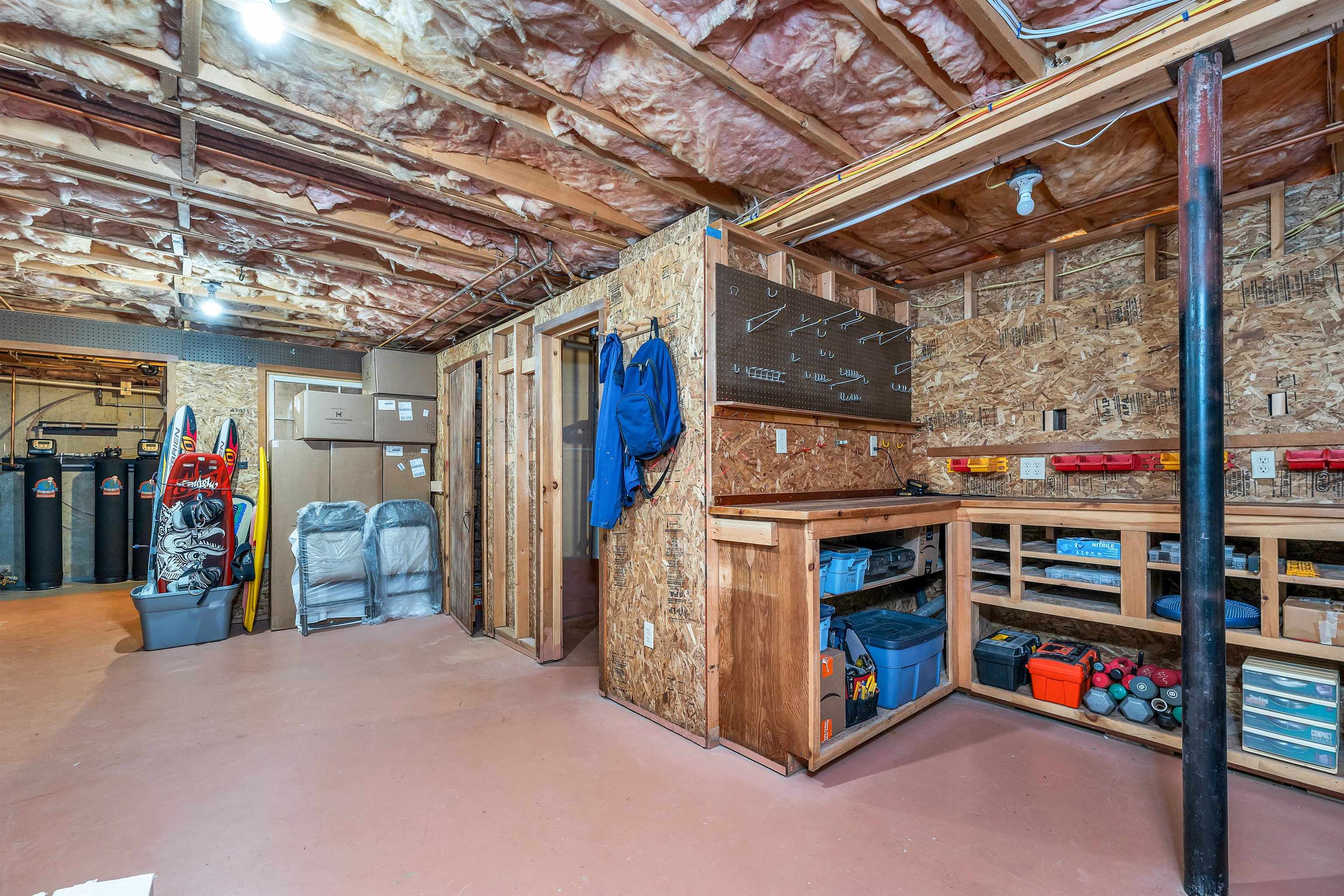 Gilford, New Hampshire 03249, United States, 3 Bedrooms Bedrooms, ,3 BathroomsBathrooms,Residential,Pending,207649