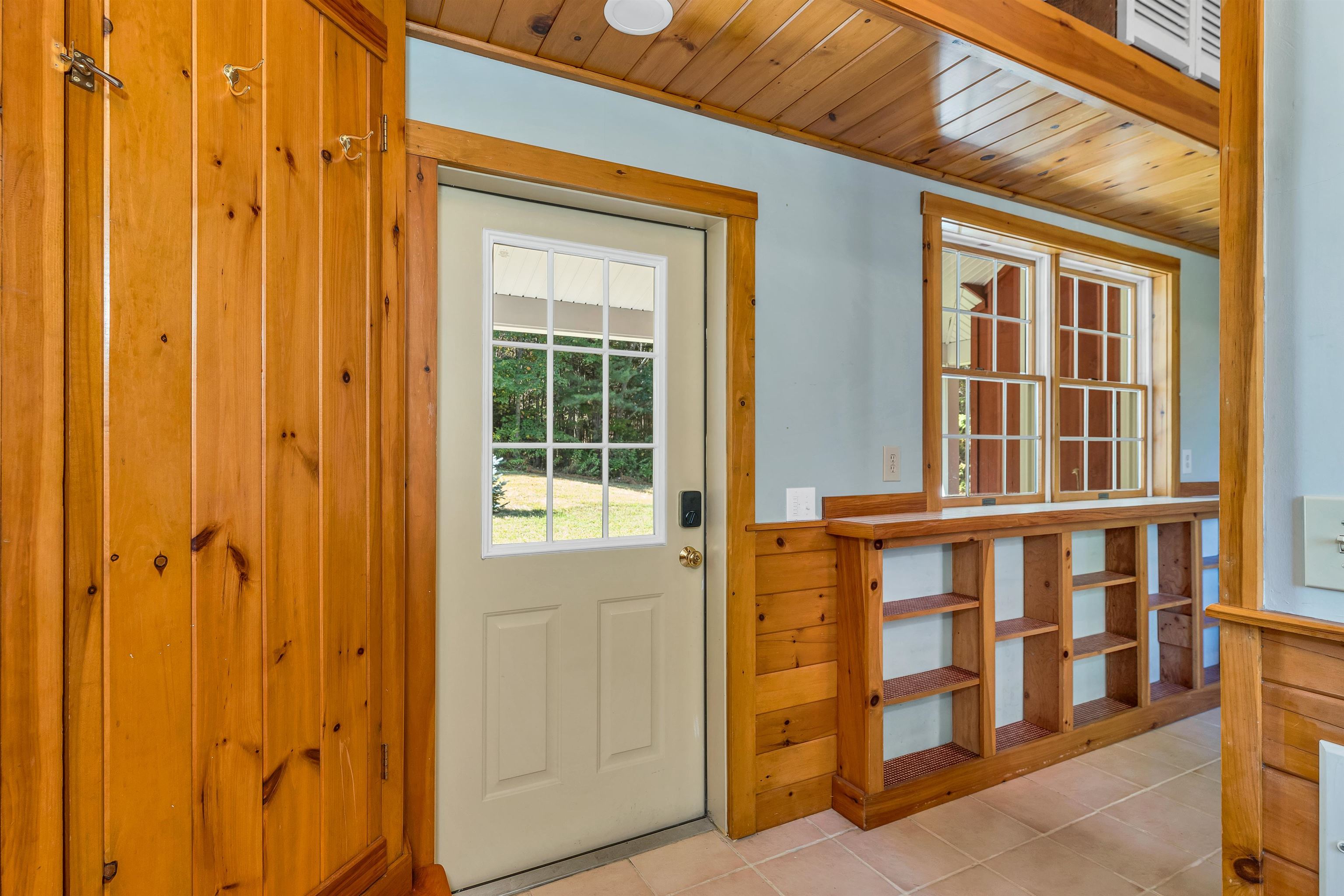 Gilford, New Hampshire 03249, United States, 3 Bedrooms Bedrooms, ,3 BathroomsBathrooms,Residential,Pending,207649