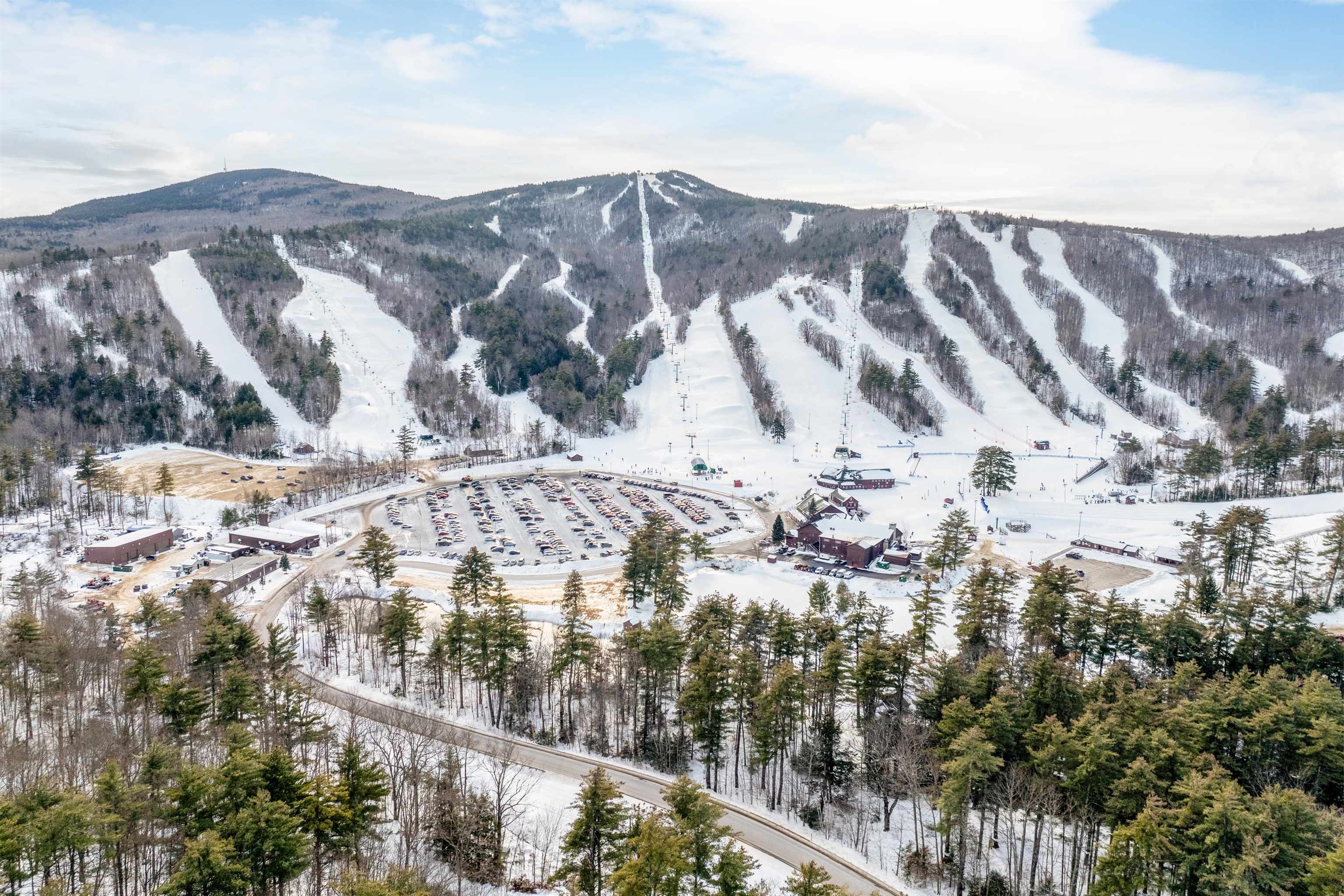 Gilford, New Hampshire 03249, United States, 3 Bedrooms Bedrooms, ,3 BathroomsBathrooms,Residential,Pending,207649