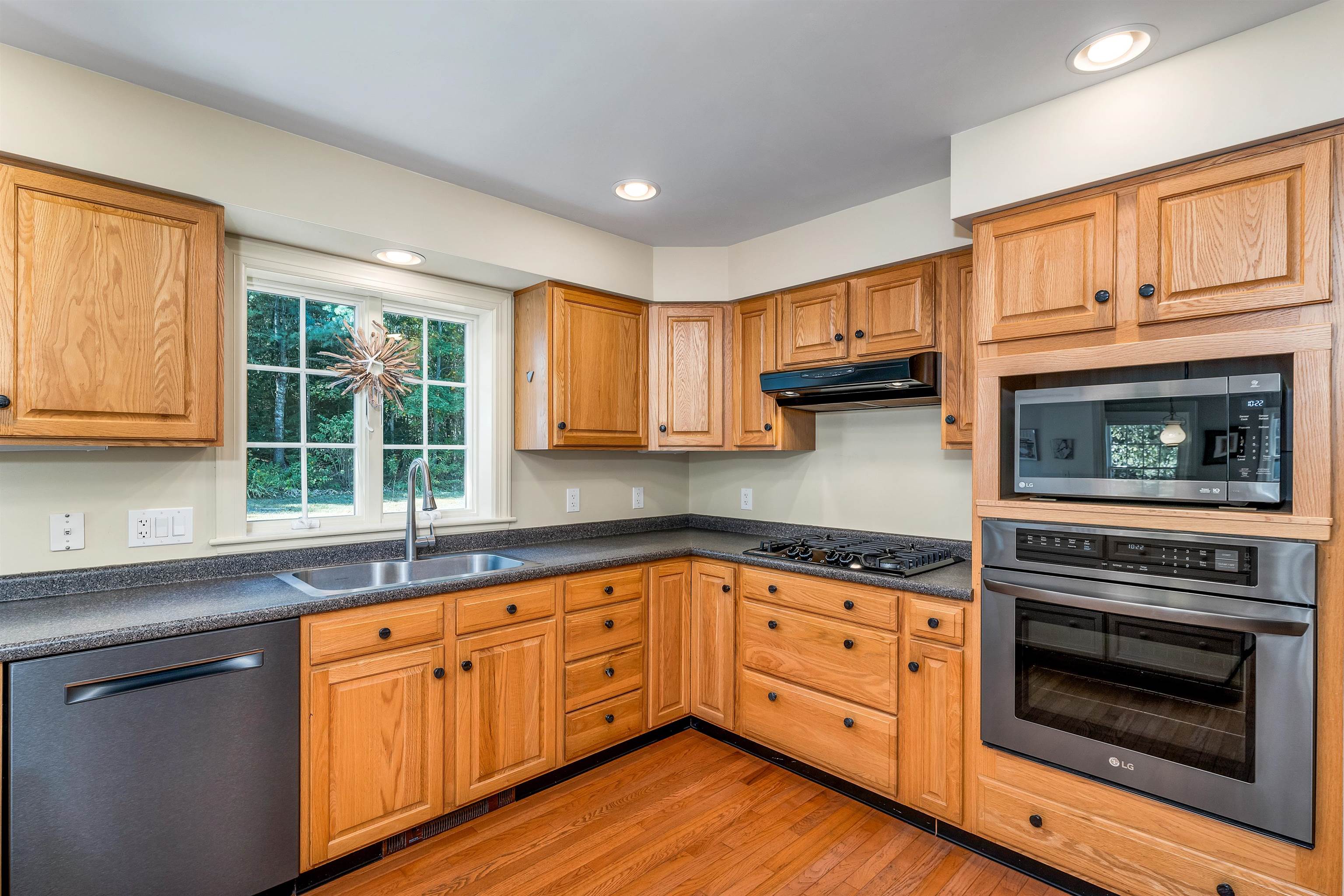 Gilford, New Hampshire 03249, United States, 3 Bedrooms Bedrooms, ,3 BathroomsBathrooms,Residential,Pending,207649