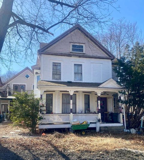 6 HIGHLAND Street Newton NH 03858