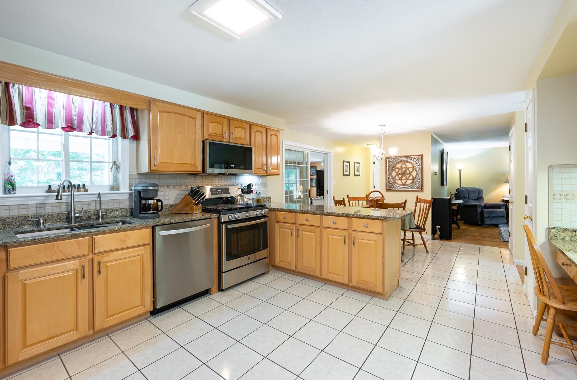 Merrimack, New Hampshire 03054, United States, 3 Bedrooms Bedrooms, ,3 BathroomsBathrooms,Residential,Active,196047