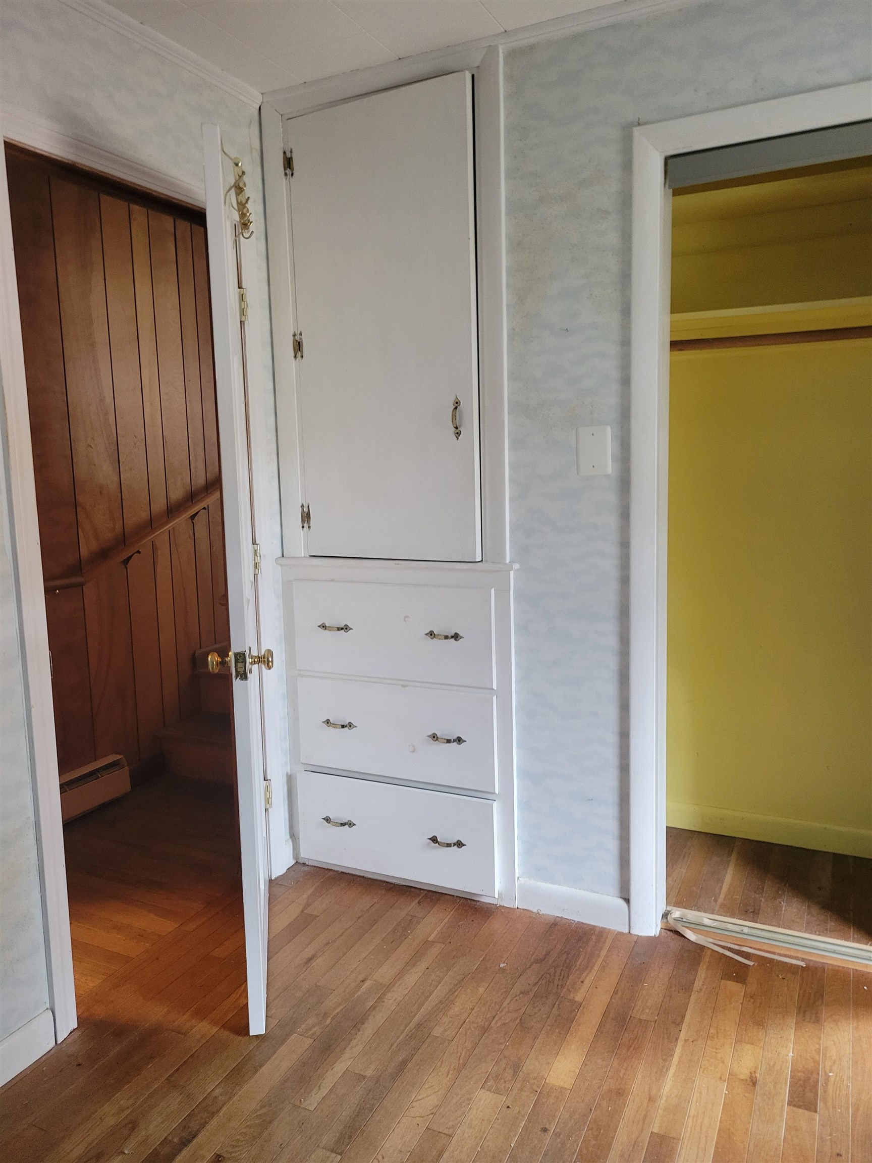 Weare, New Hampshire 03281, United States, 3 Bedrooms Bedrooms, ,1 BathroomBathrooms,Residential,Active,128273