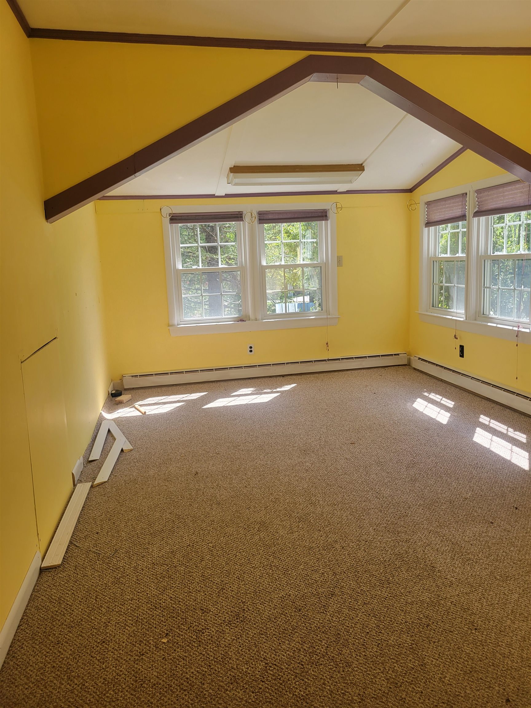 Weare, New Hampshire 03281, United States, 3 Bedrooms Bedrooms, ,1 BathroomBathrooms,Residential,Active,128273