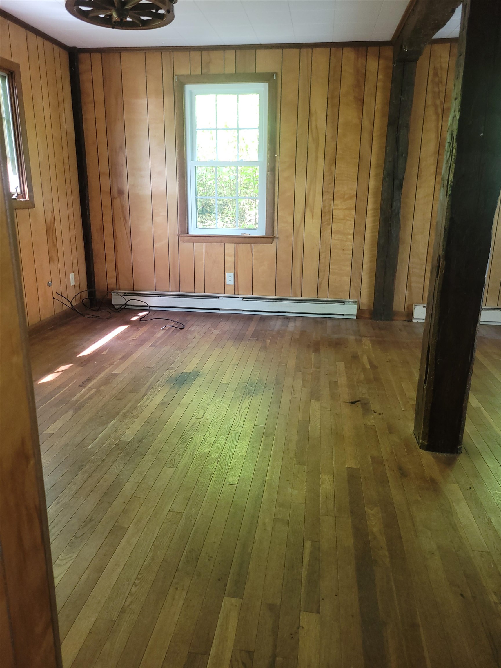 Weare, New Hampshire 03281, United States, 3 Bedrooms Bedrooms, ,1 BathroomBathrooms,Residential,Active,128273