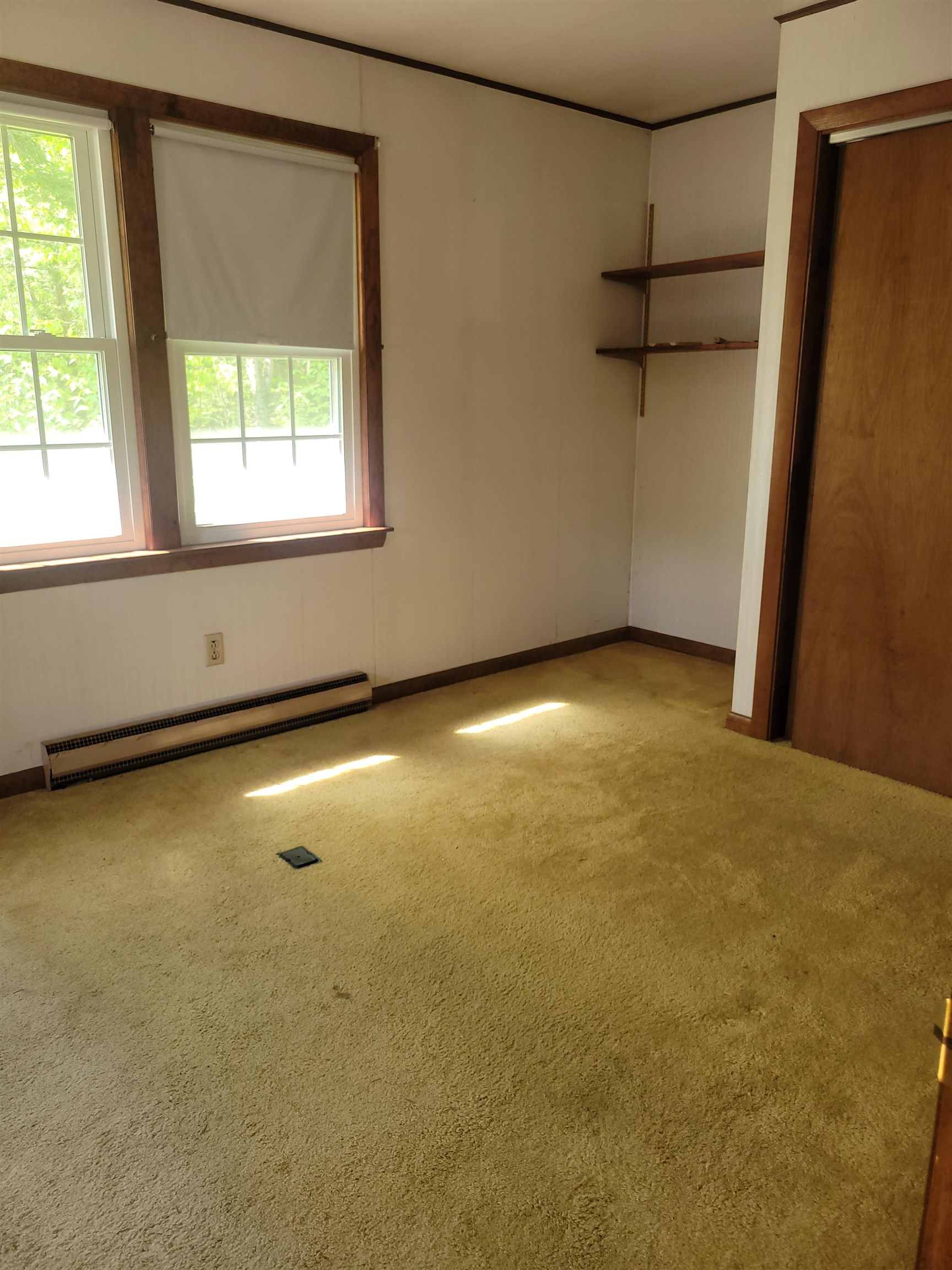 Weare, New Hampshire 03281, United States, 3 Bedrooms Bedrooms, ,1 BathroomBathrooms,Residential,Active,128273