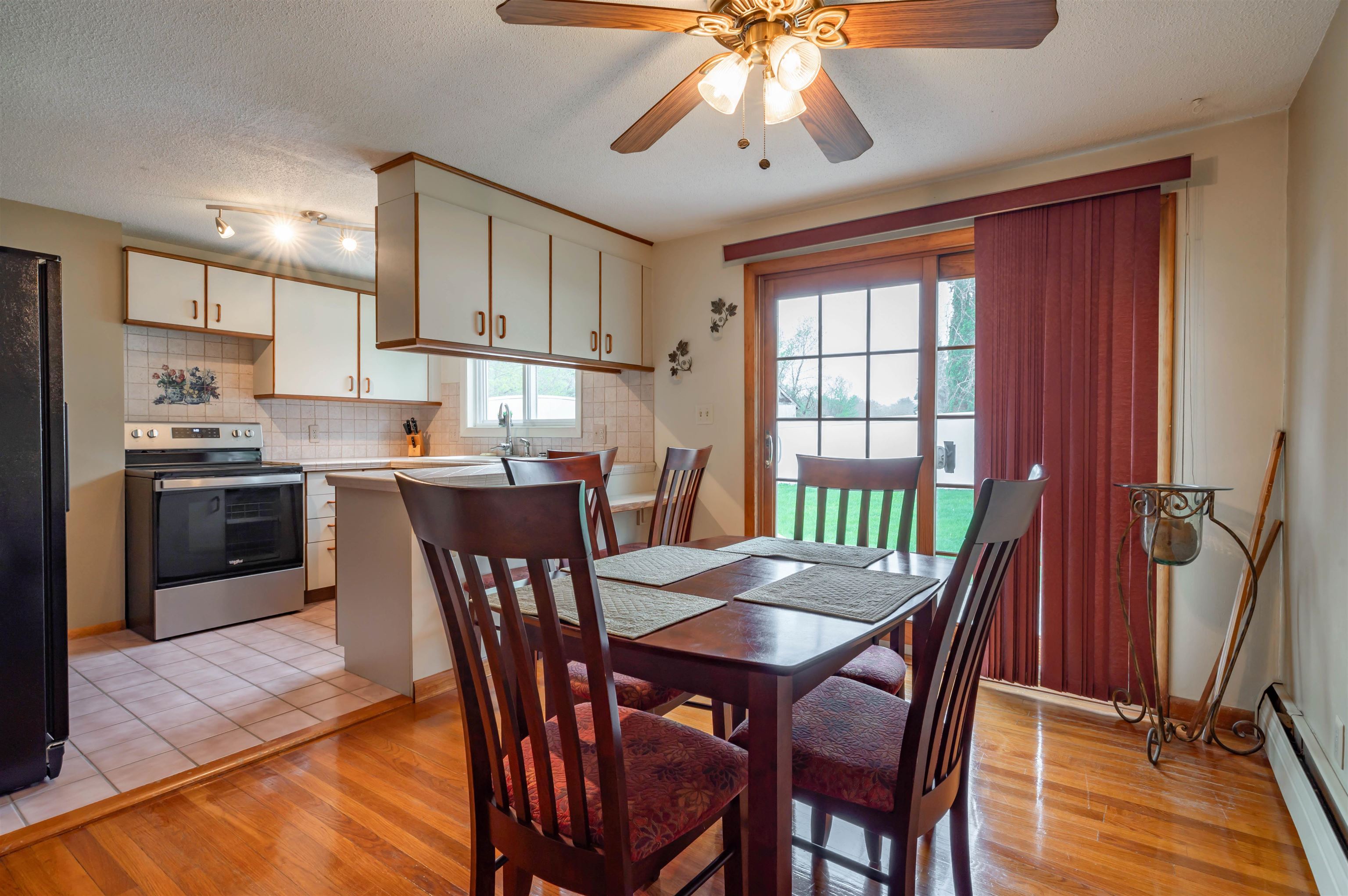 Hudson, New Hampshire 03051, United States, 2 Bedrooms Bedrooms, ,1 BathroomBathrooms,Residential,Pending,126198