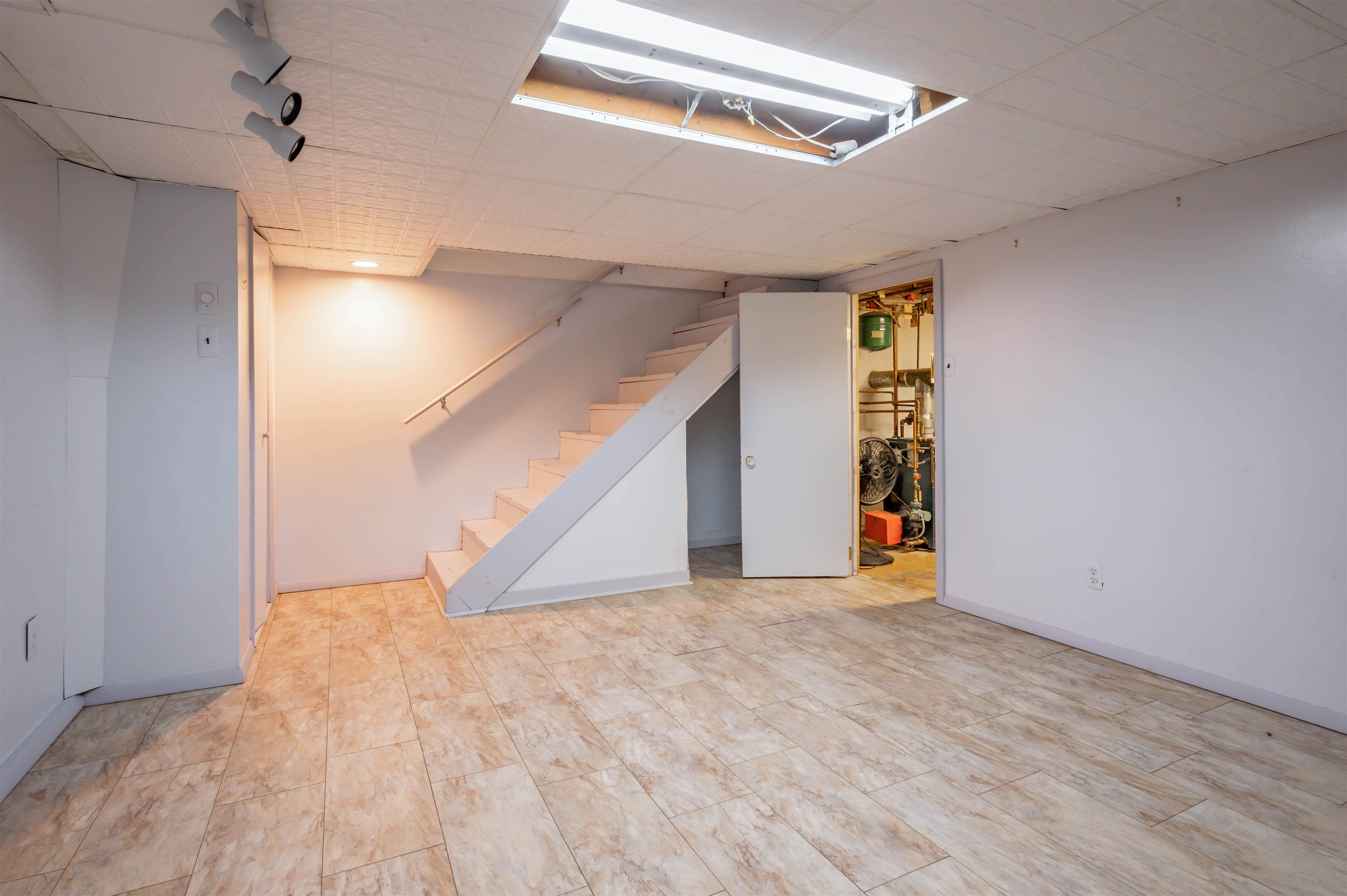 Hudson, New Hampshire 03051, United States, 2 Bedrooms Bedrooms, ,1 BathroomBathrooms,Residential,Pending,126198