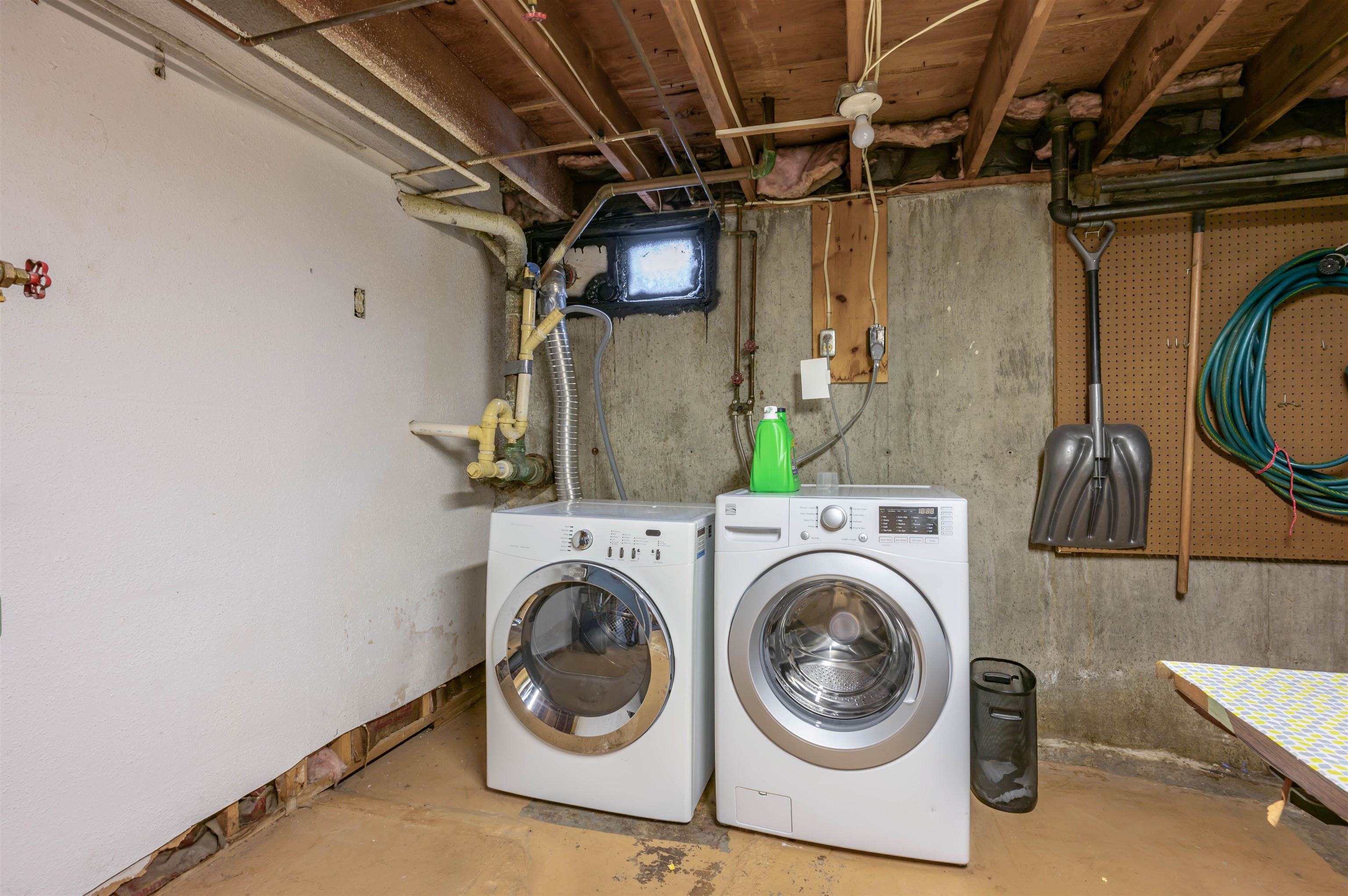 Hudson, New Hampshire 03051, United States, 2 Bedrooms Bedrooms, ,1 BathroomBathrooms,Residential,Pending,126198