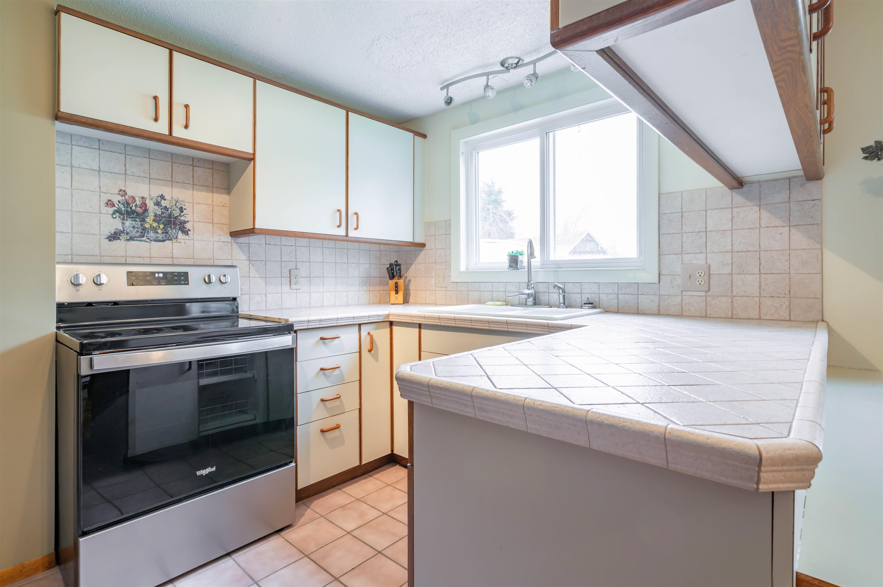 Hudson, New Hampshire 03051, United States, 2 Bedrooms Bedrooms, ,1 BathroomBathrooms,Residential,Pending,126198