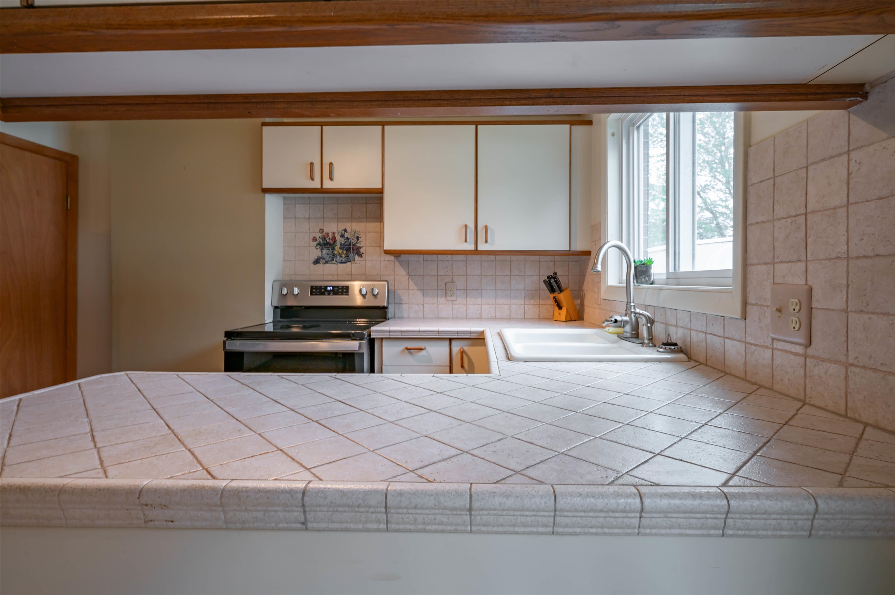 Hudson, New Hampshire 03051, United States, 2 Bedrooms Bedrooms, ,1 BathroomBathrooms,Residential,Pending,126198