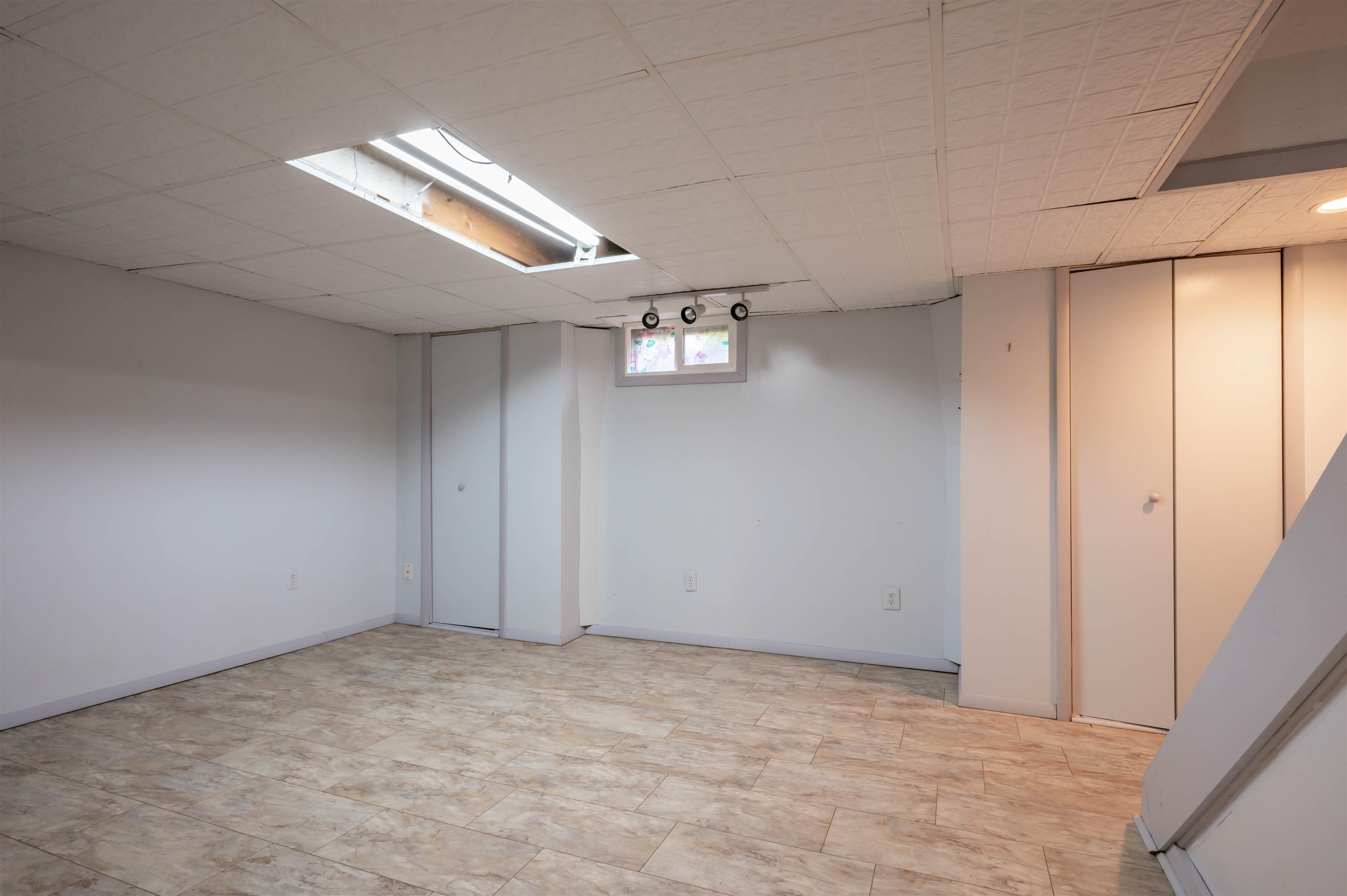 Hudson, New Hampshire 03051, United States, 2 Bedrooms Bedrooms, ,1 BathroomBathrooms,Residential,Pending,126198