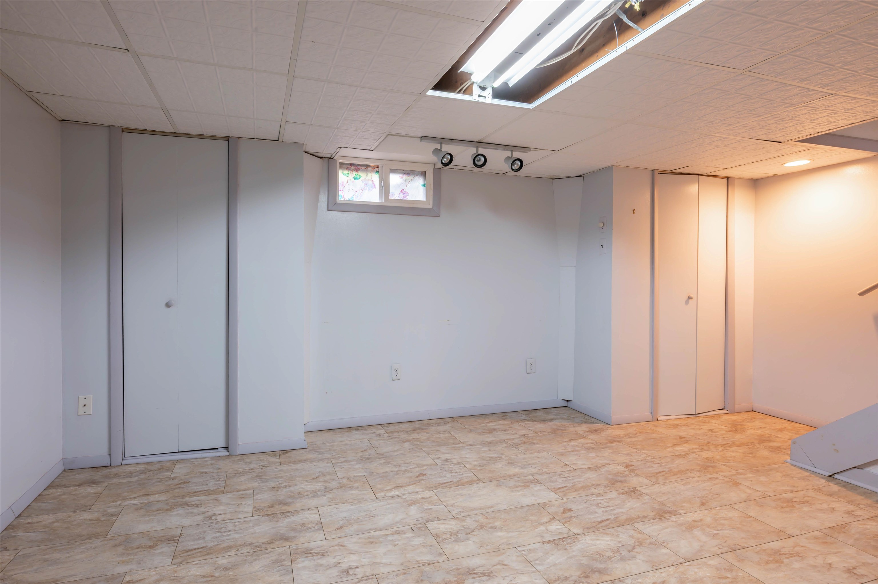 Hudson, New Hampshire 03051, United States, 2 Bedrooms Bedrooms, ,1 BathroomBathrooms,Residential,Pending,126198