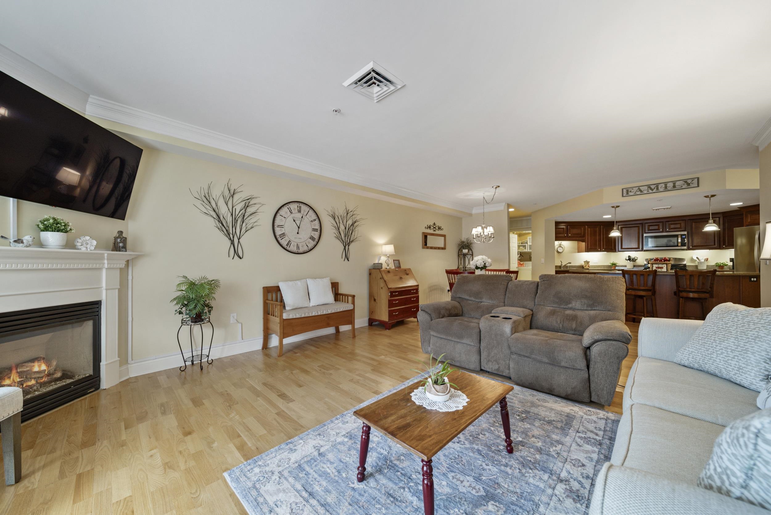 65 Hawthorne Drive 207