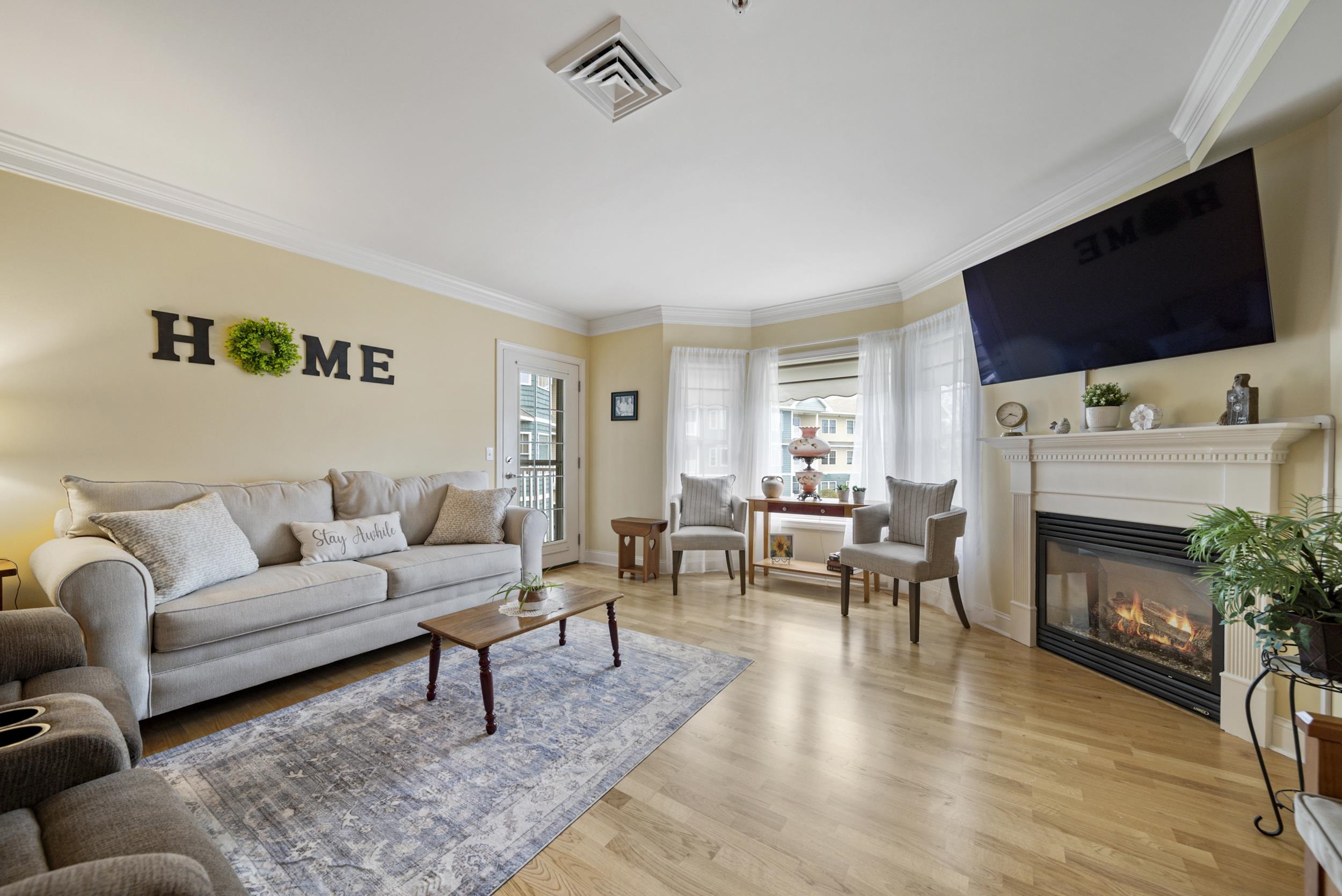 65 Hawthorne Drive 207