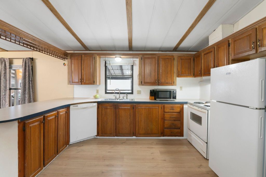 Photo of 7 Robbins Street, Hinsdale, NH 03451 (MLS # 5079891)