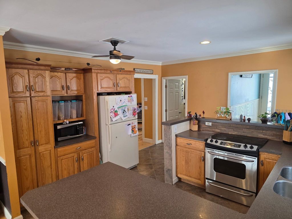 Photo of 433 2Nd Avenue, Berlin, NH 03570 (MLS # 5063559)