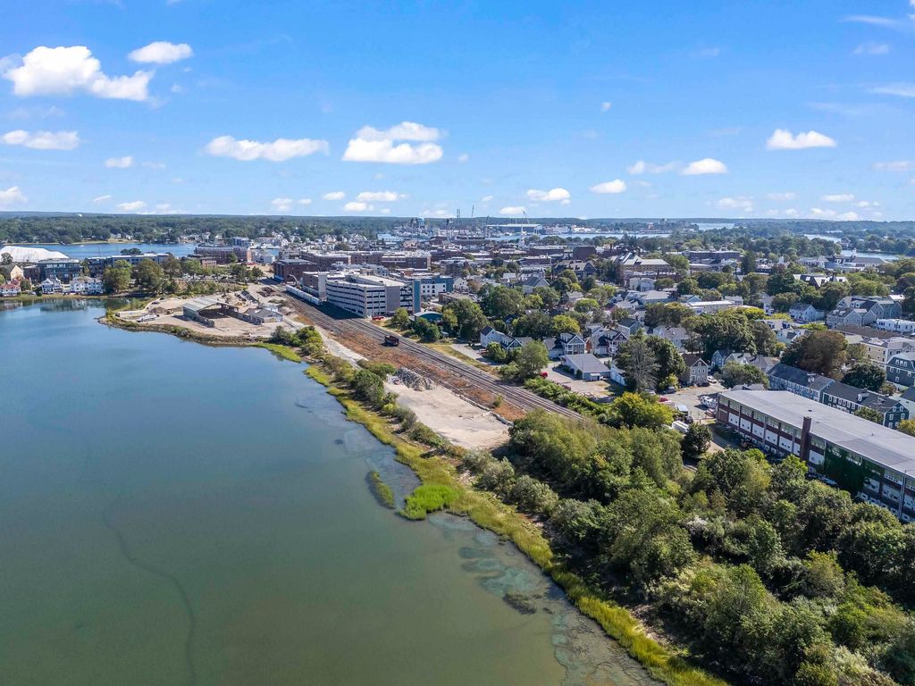 Photo of 98 Cornwall Street, Portsmouth, NH 03801 (MLS # 5061951)