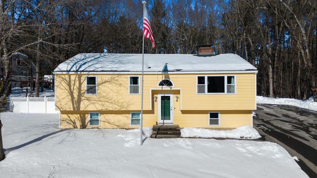 Photo of 8 Chongor Drive, Newton, NH 03858 (MLS # 5076441)