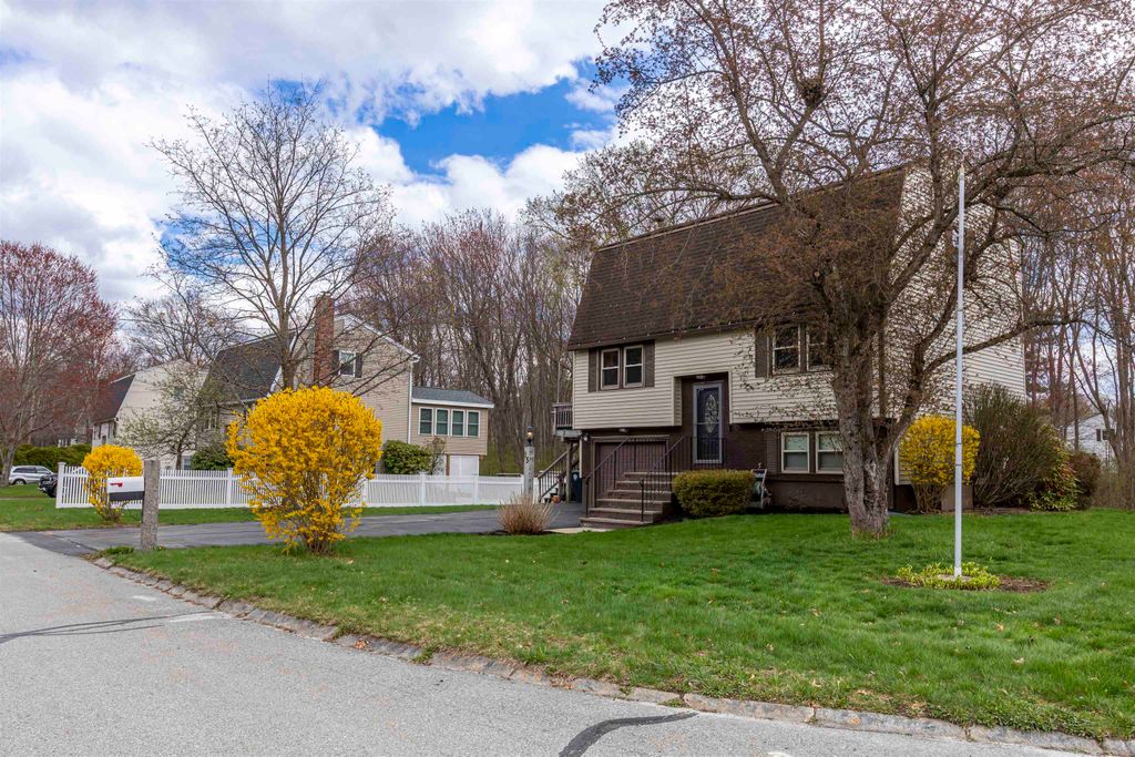 Photo of 15 Elaine Drive, Nashua, NH 03062 (MLS # 5085651)