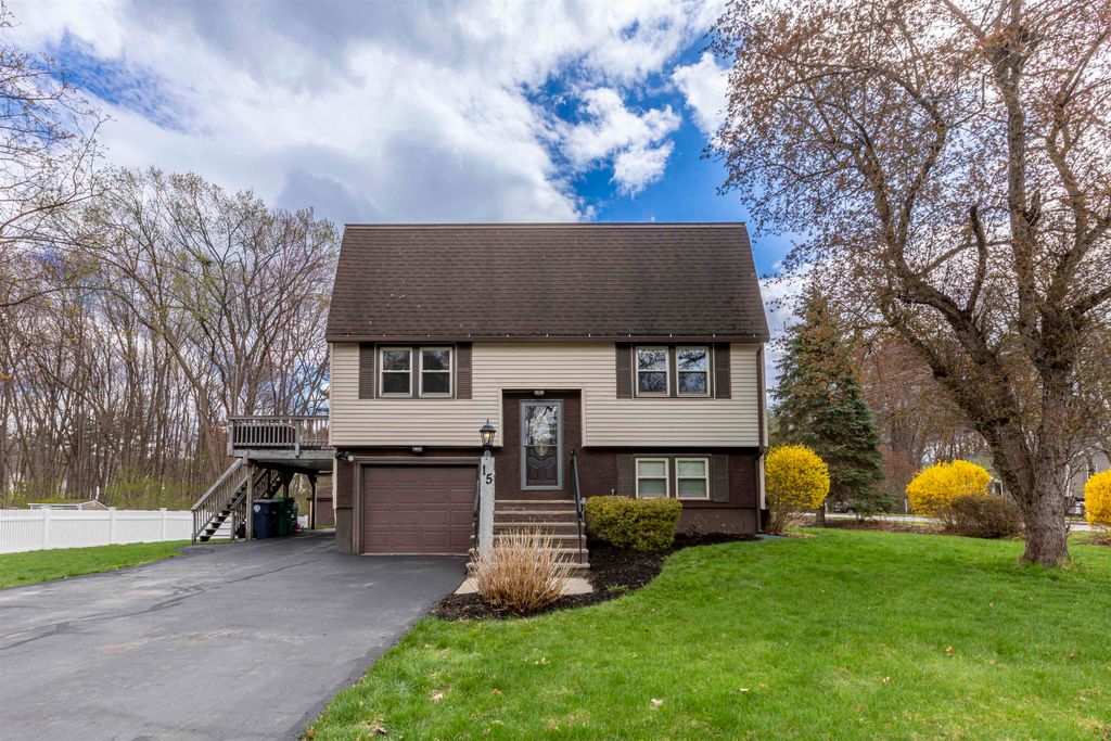 Photo of 15 Elaine Drive, Nashua, NH 03062 (MLS # 5085651)
