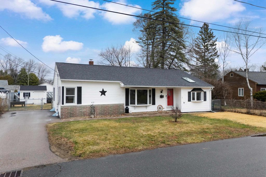 Photo of 39 Ann Avenue, Manchester, NH 03102 (MLS # 5082403)