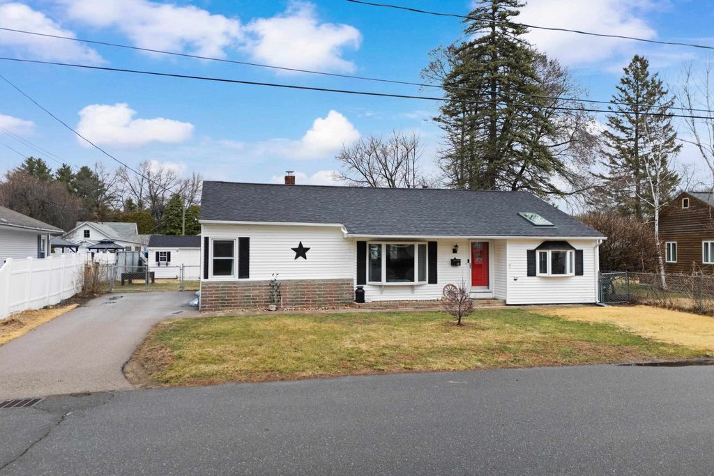 Photo of 39 Ann Avenue, Manchester, NH 03102 (MLS # 5082403)