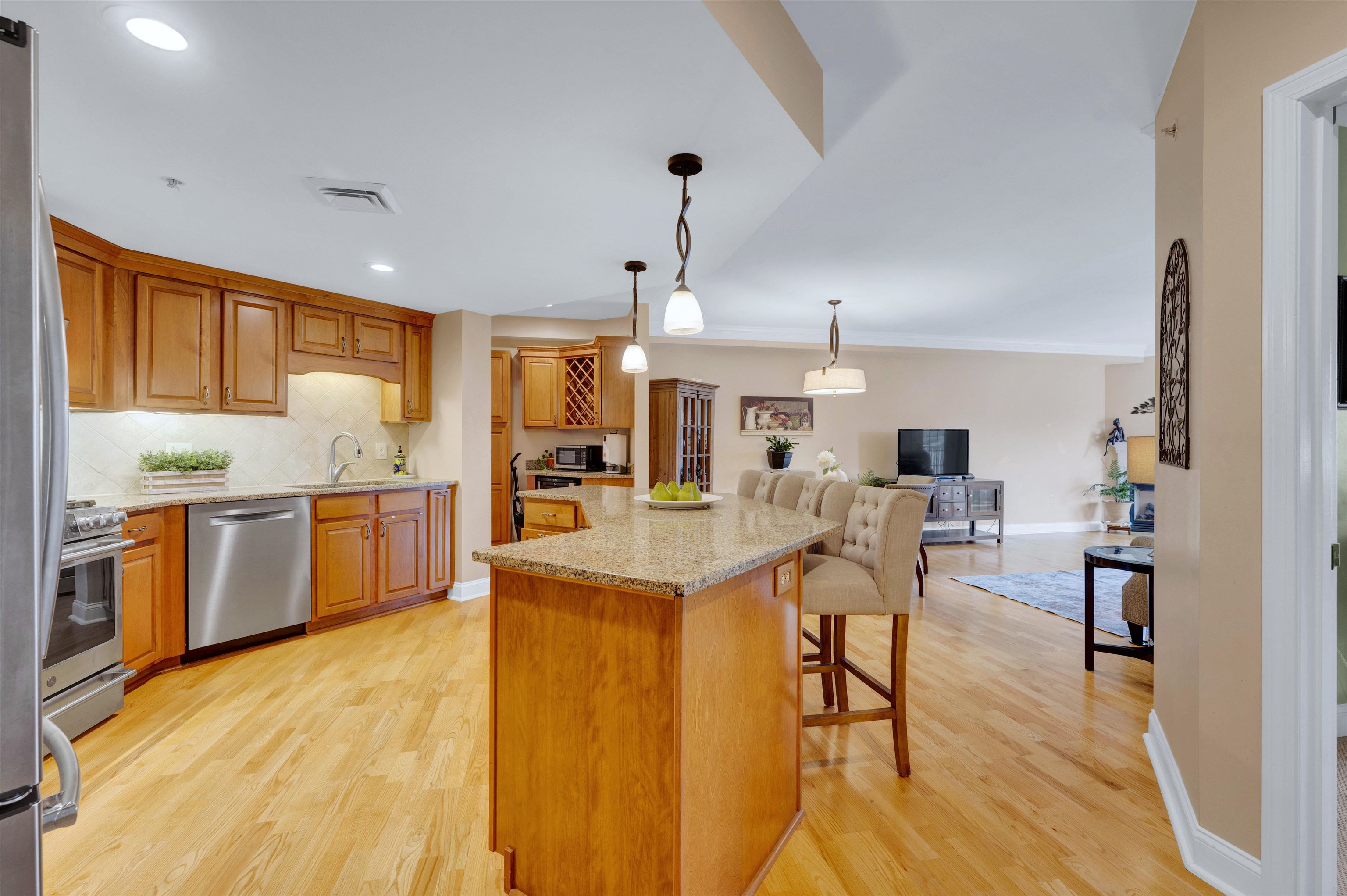 65 Hawthorne Drive 305