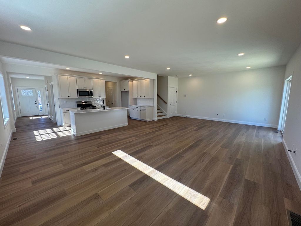 Photo of 9 York Road, Hudson, NH 03051 (MLS # 5073728)