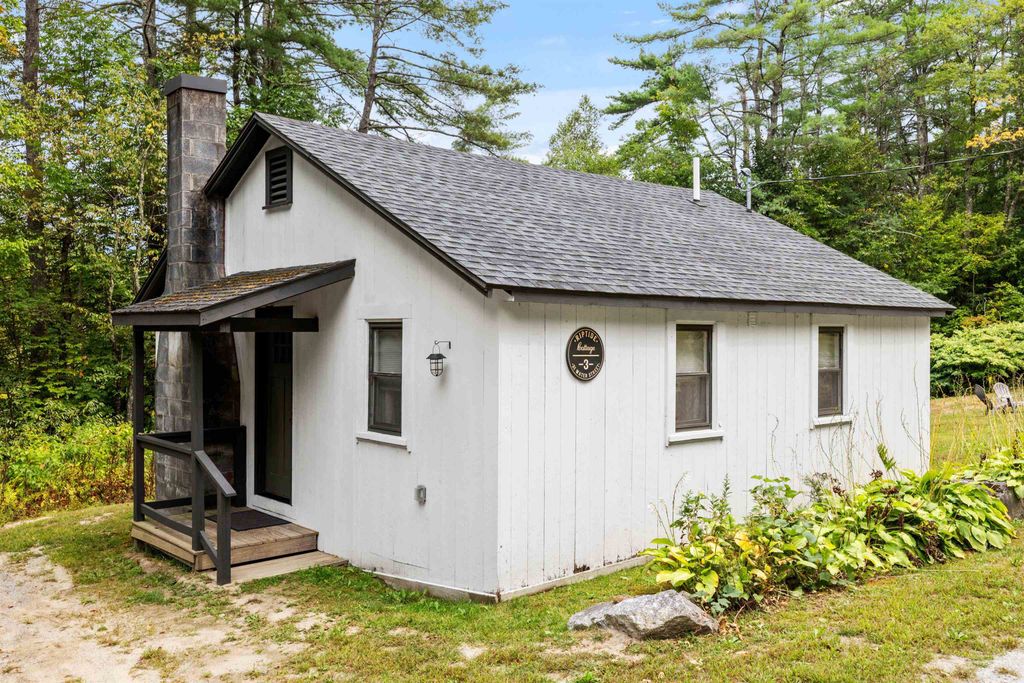Photo of 31 Water Street #3, Bradford, NH 03221 (MLS # 5070844)