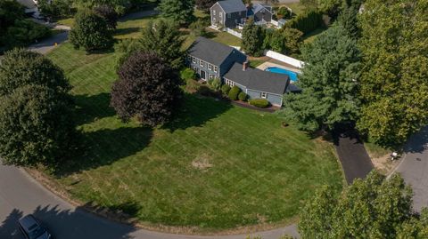 Photo of 16 Broadview Drive, Litchfield, NH 03052 (MLS # 5060638)