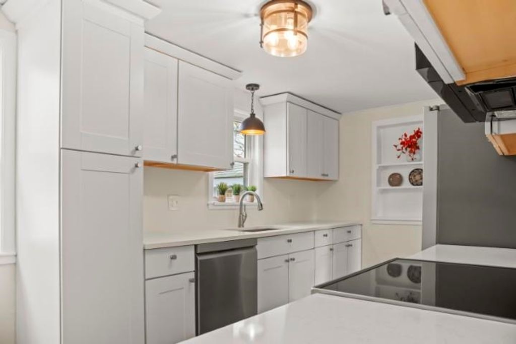 Photo of 7 Hall Court, Portsmouth, NH 03801 (MLS # 5069439)