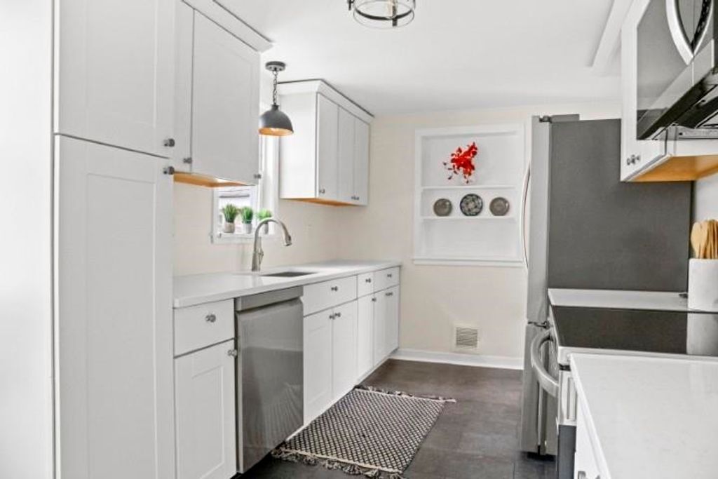 Photo of 7 Hall Court, Portsmouth, NH 03801 (MLS # 5069439)