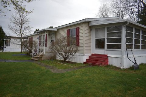 30 Cherokee Way Rochester NH 03867