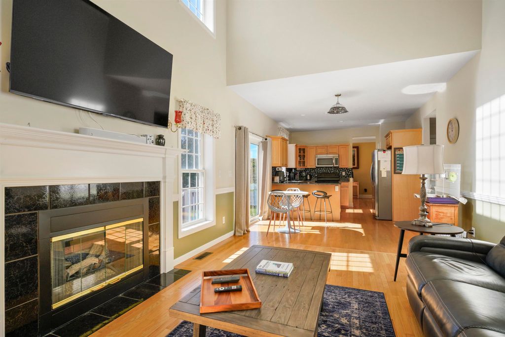 Photo of 16 Summit Road, Bedford, NH 03110 (MLS # 5066704)