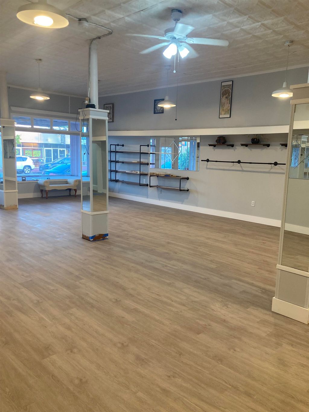 Photo of 8 East Broadway Street #RET064, Derry, NH 03038 (MLS # 5031990)