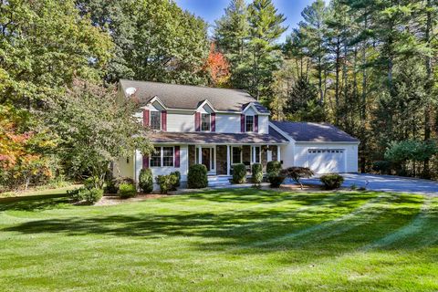 Photo of 8 Joan Avenue, Hudson, NH 03051 (MLS # 5066377)