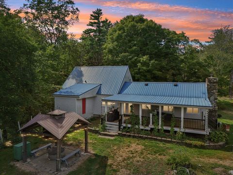 Photo of 60 Ledge Farm Road, Nottingham, NH 03290 (MLS # 5080724)