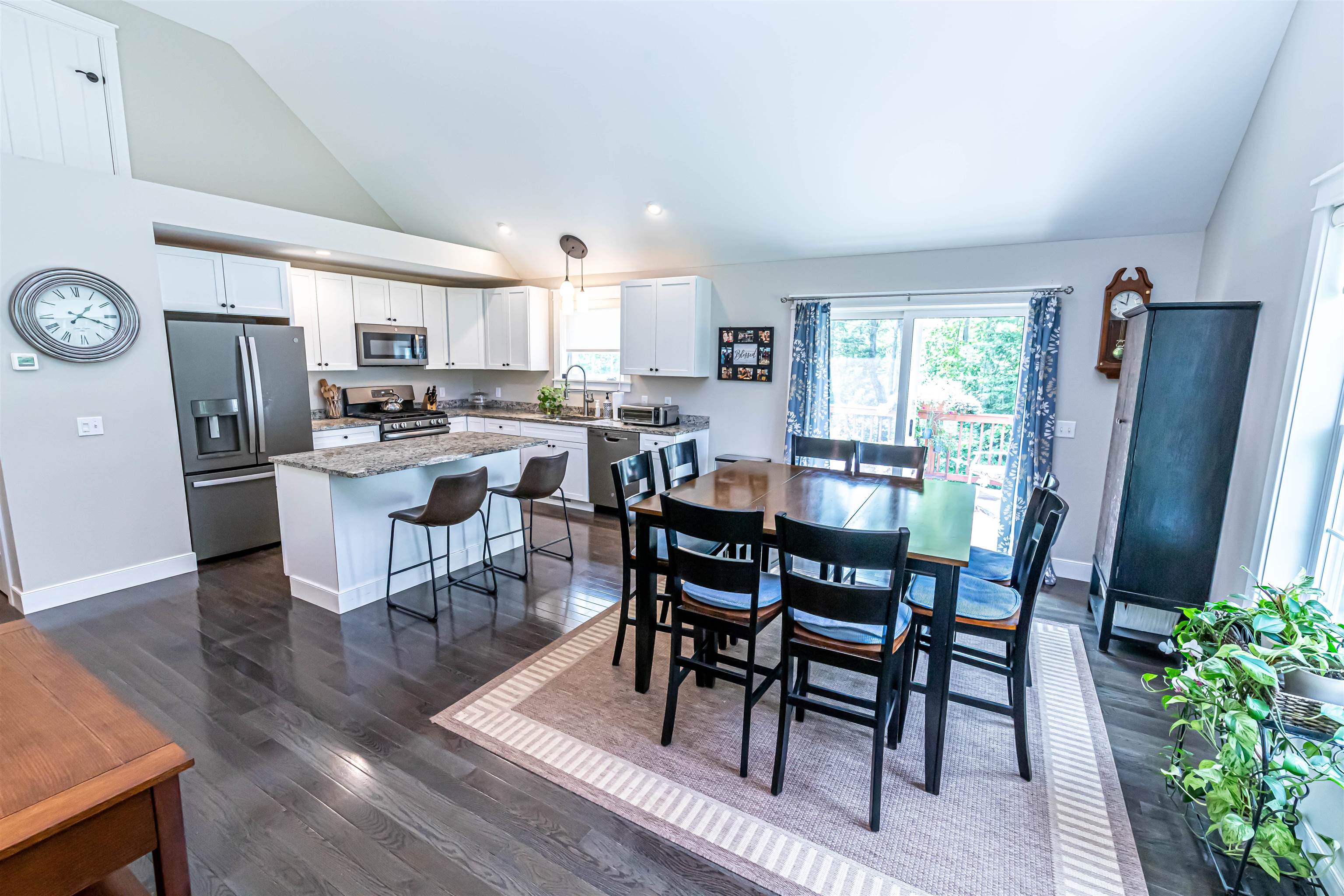 Sandown, New Hampshire 03873, United States, 4 Bedrooms Bedrooms, ,3 BathroomsBathrooms,Residential,Pending,124155