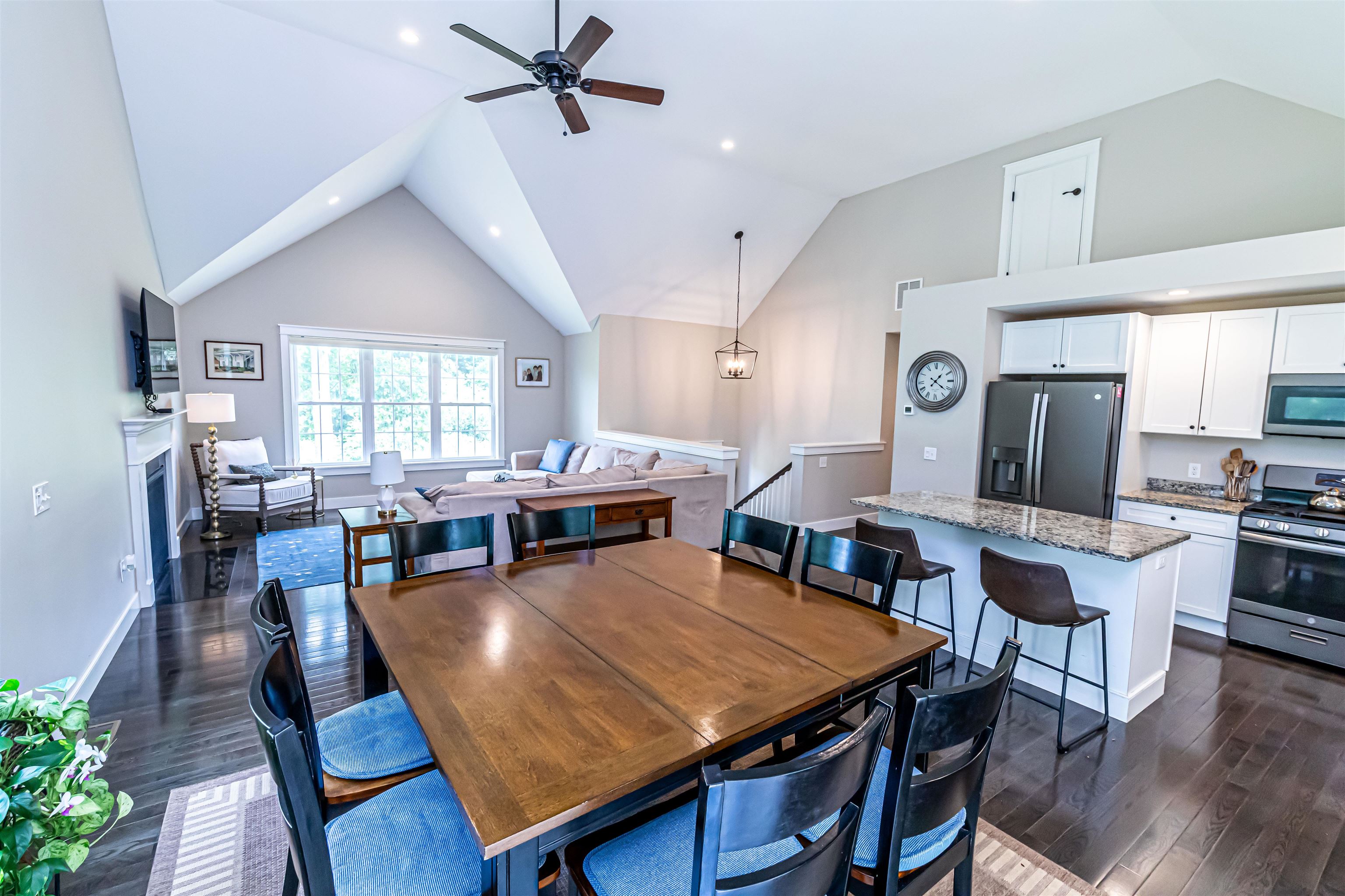 Sandown, New Hampshire 03873, United States, 4 Bedrooms Bedrooms, ,3 BathroomsBathrooms,Residential,Pending,124155