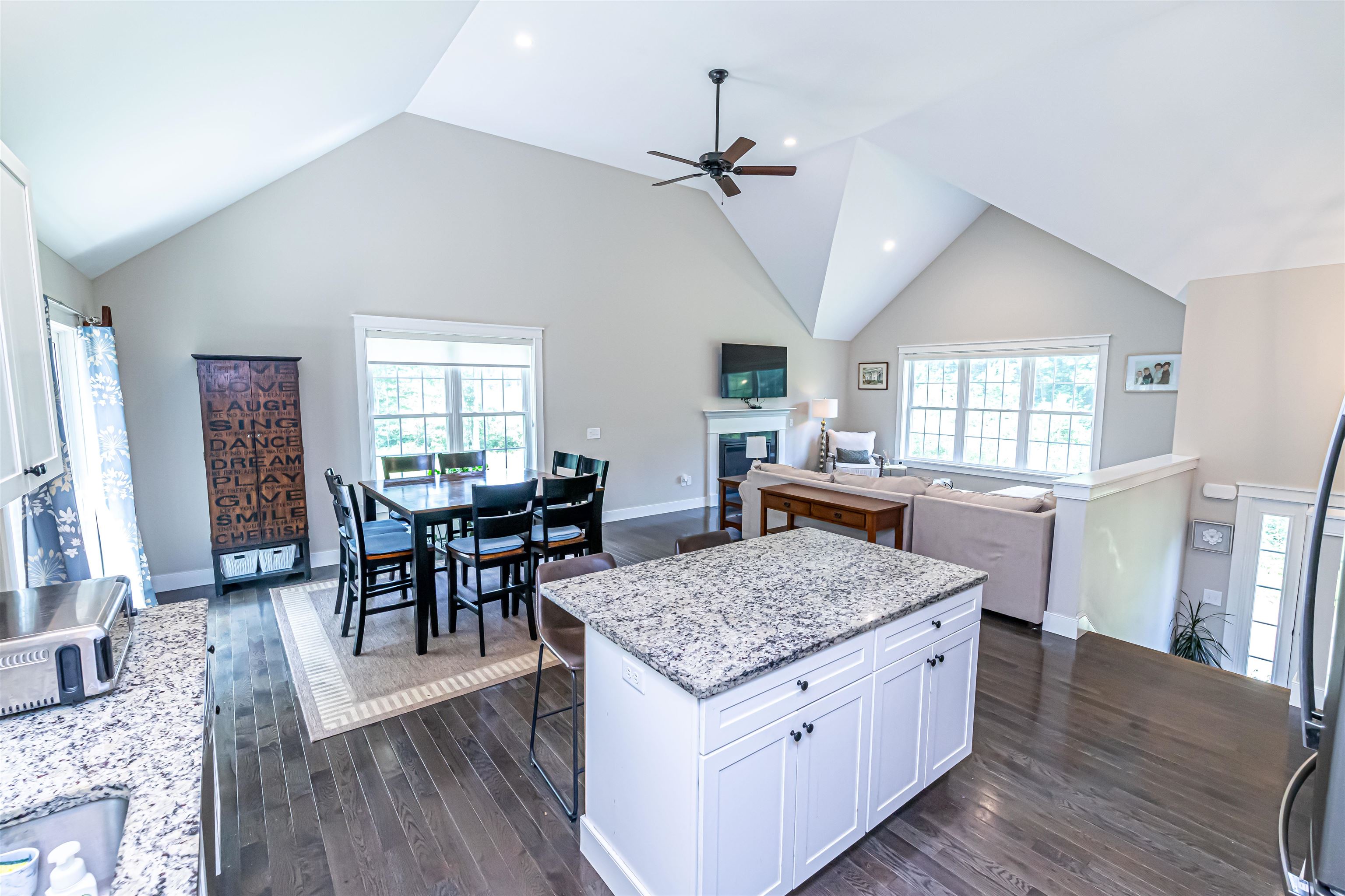 Sandown, New Hampshire 03873, United States, 4 Bedrooms Bedrooms, ,3 BathroomsBathrooms,Residential,Pending,124155