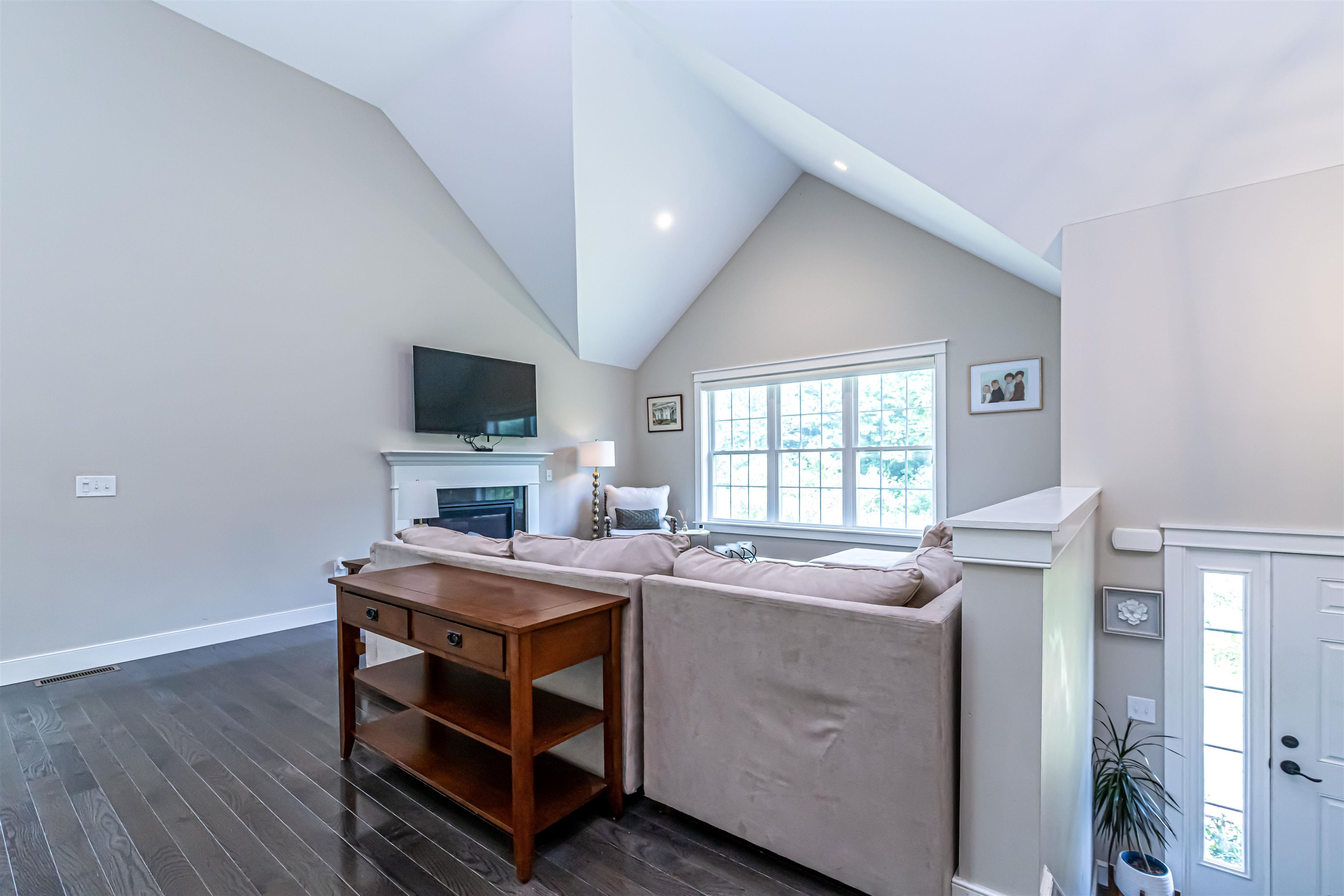 Sandown, New Hampshire 03873, United States, 4 Bedrooms Bedrooms, ,3 BathroomsBathrooms,Residential,Pending,124155