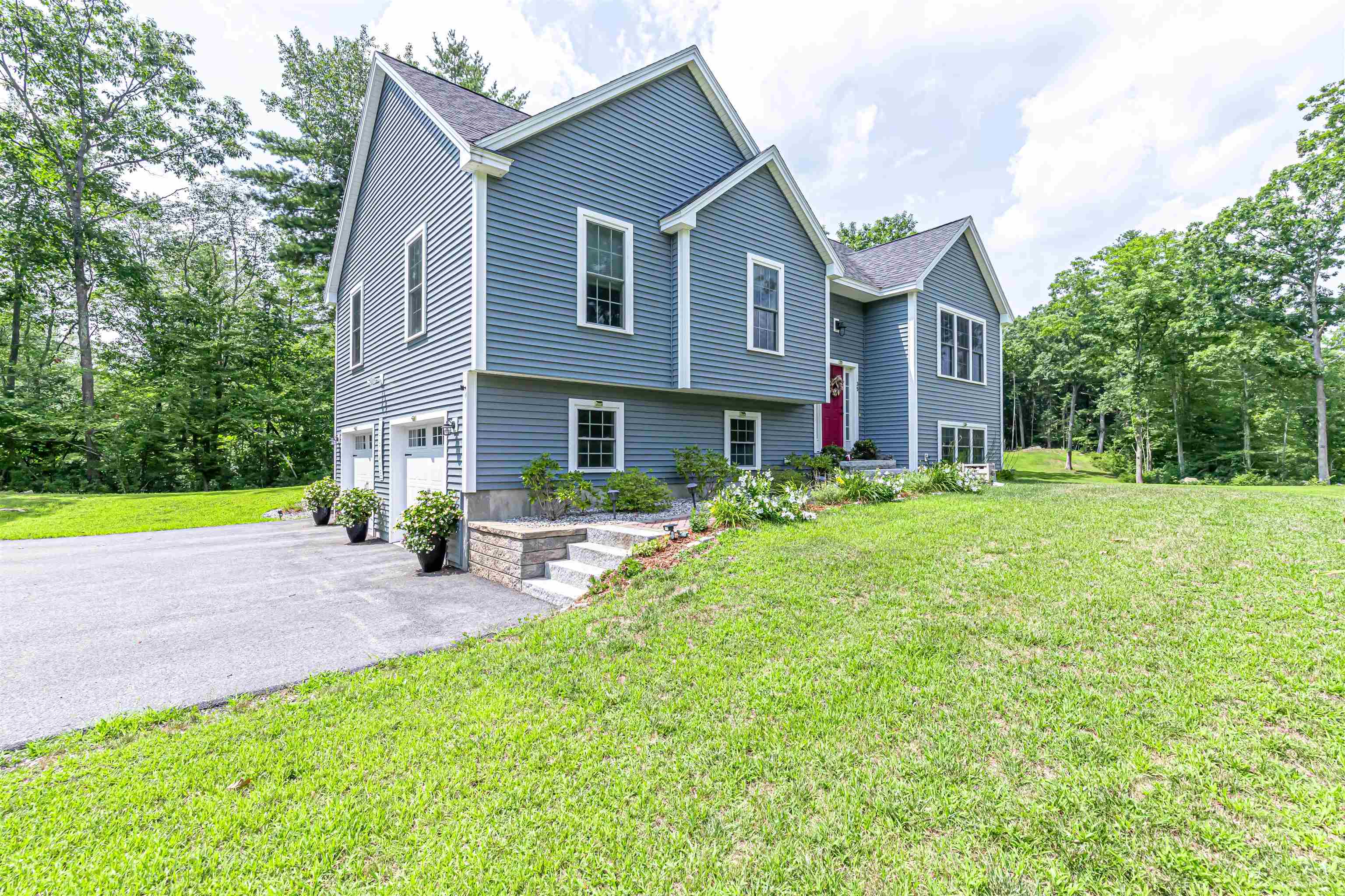 Sandown, New Hampshire 03873, United States, 4 Bedrooms Bedrooms, ,3 BathroomsBathrooms,Residential,Pending,124155