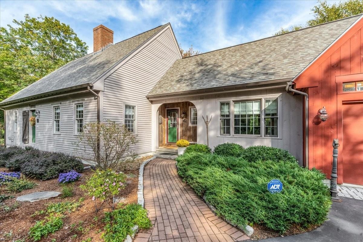 19 Carriage Road